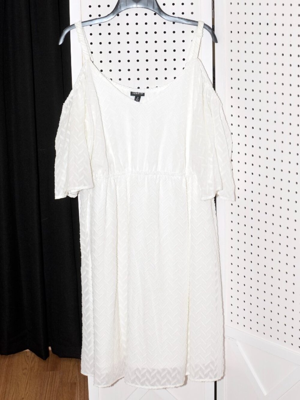 Plus Size 3 3X Torrid White Sheer Layered Cold Shoulder Modest Sleeve Dress